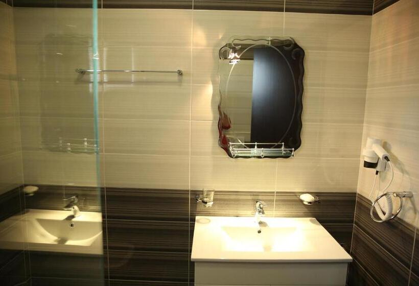 스탠다드 발코니 룸, Pogradeci