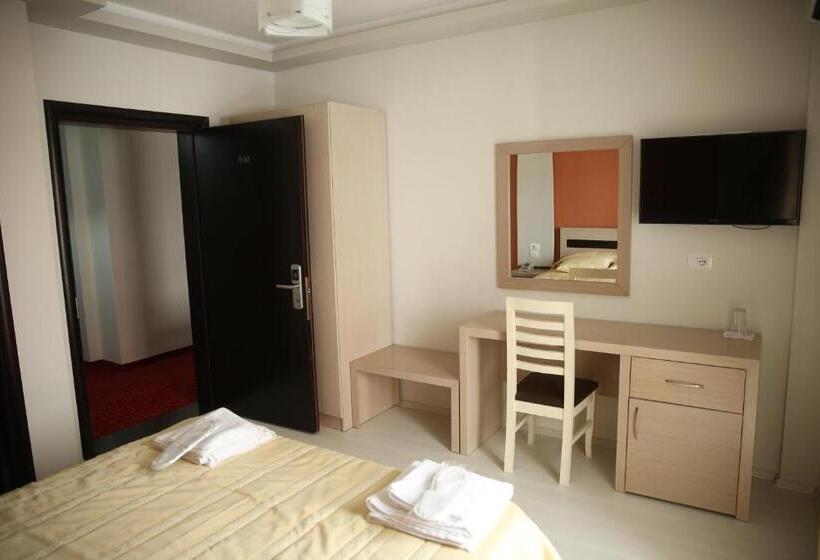 스탠다드 발코니 룸, Pogradeci