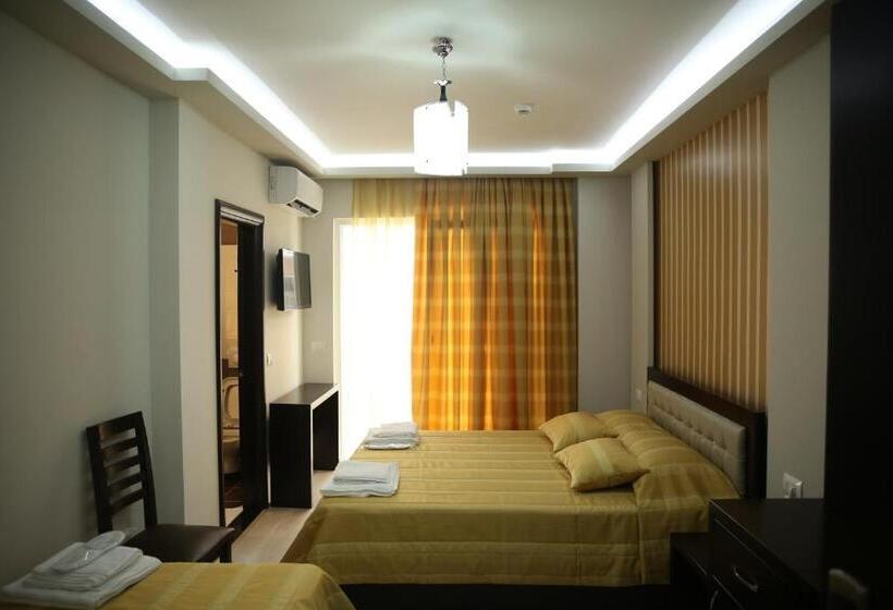 스탠다드 트리플 룸, Pogradeci