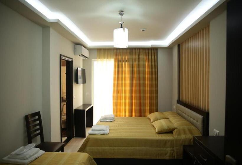 스탠다드 트리플 룸 가든 전망, Pogradeci