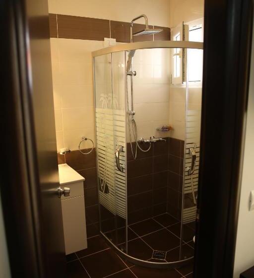 스탠다드 트리플 룸 가든 전망, Pogradeci