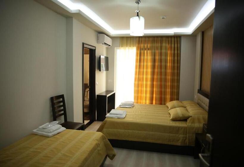 스탠다드 트리플 룸 가든 전망, Pogradeci