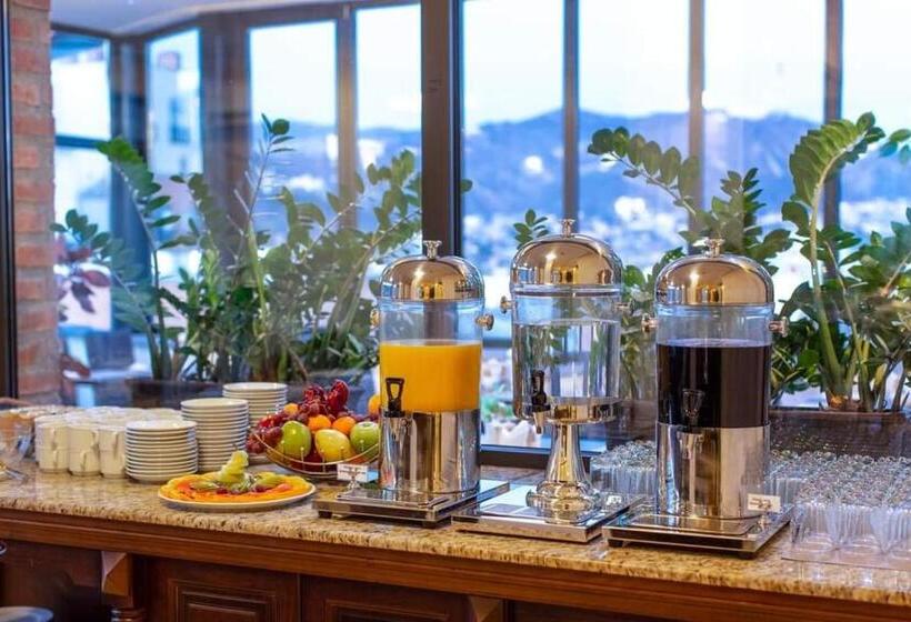 اتاق استاندارد با بالکن, Tbilisi Laerton