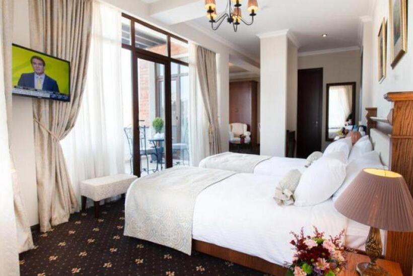 سوئیت جونیور با تراس, Tbilisi Laerton