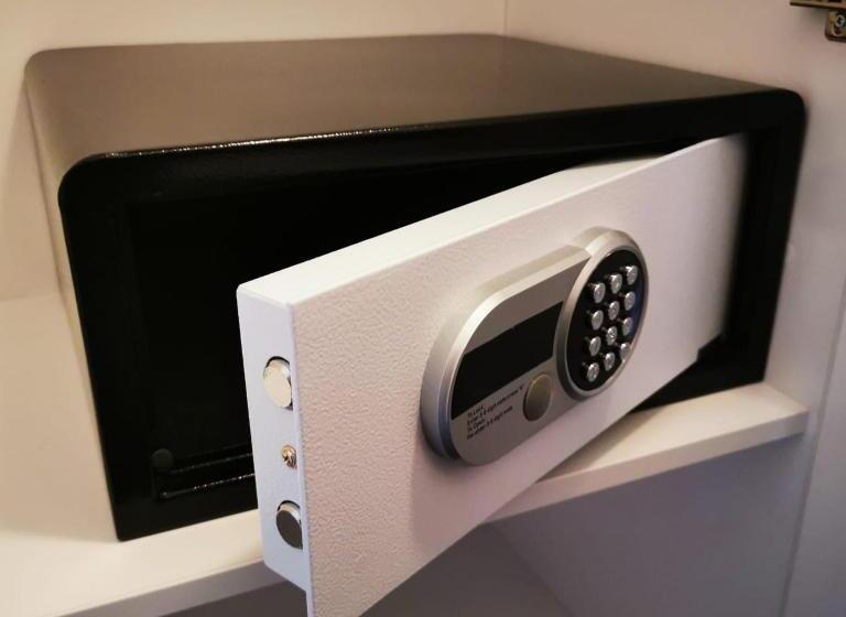 غرفة سوبيريور, Richtr