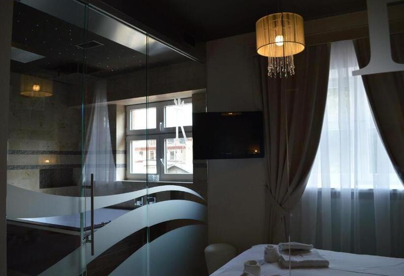 جناح سرير كينج, Richtr