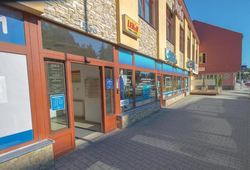 جناح ديلوكس, Richtr