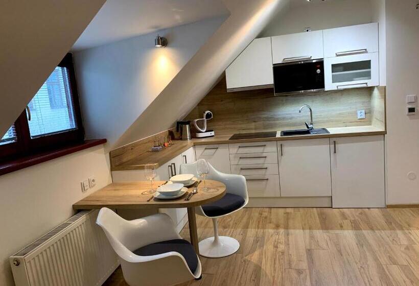 جناح ديلوكس, Richtr