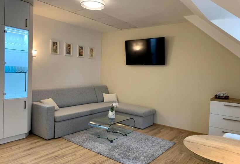 جناح ديلوكس, Richtr