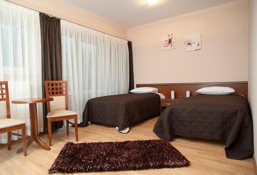 标准间, Trzy Korony