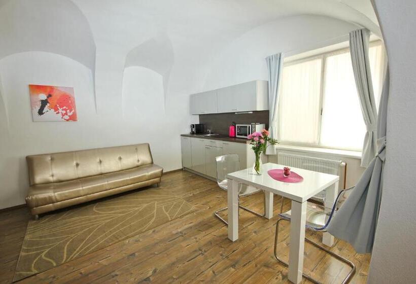 스탠다드 스튜디오, U Tří Hrušek Suites & Apartments