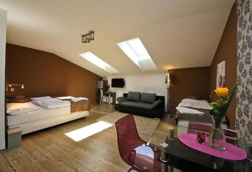 ファミリーステューディオ, U Tří Hrušek Suites & Apartments