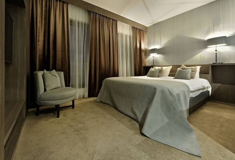 Люкс, Van Der Valk Hotel Hoorn