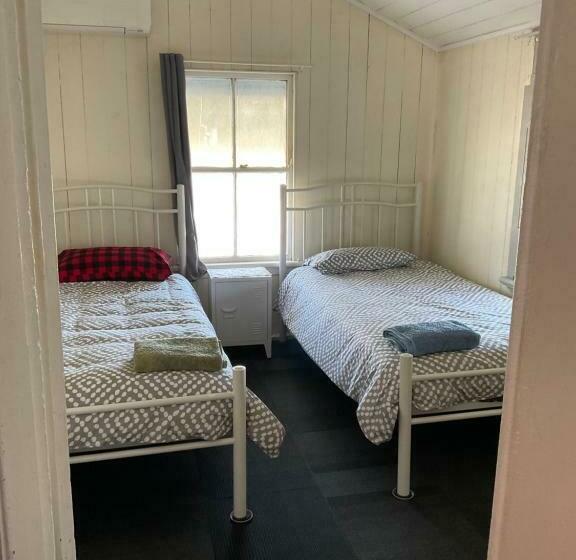 스탠다드 룸, 19 Cobb Lane