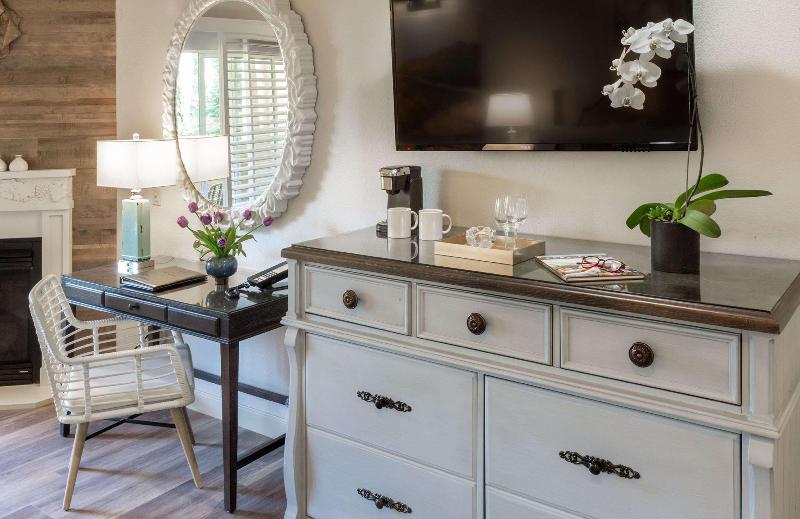 스탠다드 룸 킹사이즈 침대, The Lodge At Healdsburg, Tapestry Collection By Hilton