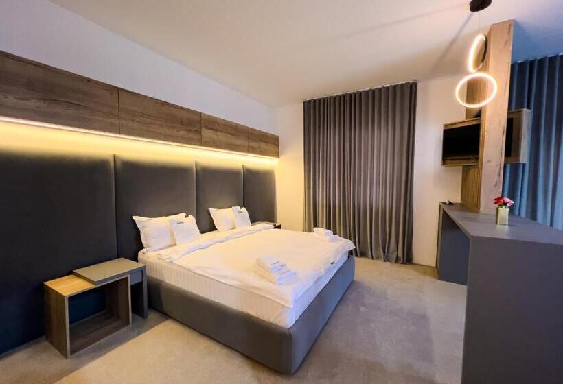 جناح مزوَّد بشرفة, Wanderer Sighisoara