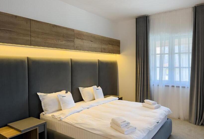 جناح مزوَّد بشرفة, Wanderer Sighisoara