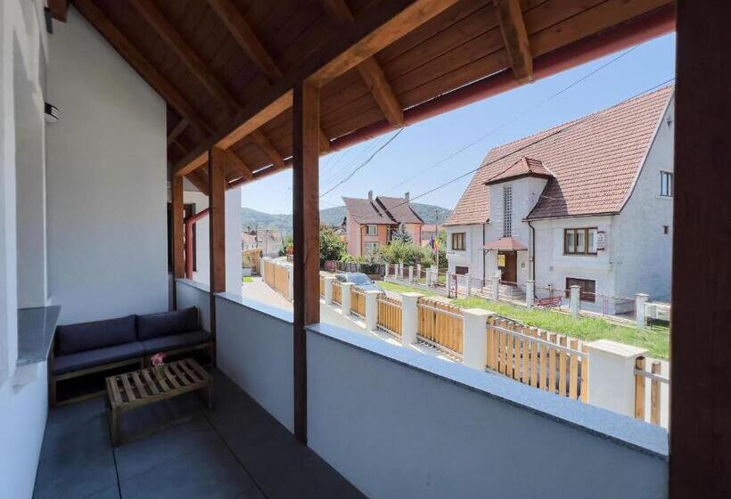 جناح مزوَّد بشرفة, Wanderer Sighisoara