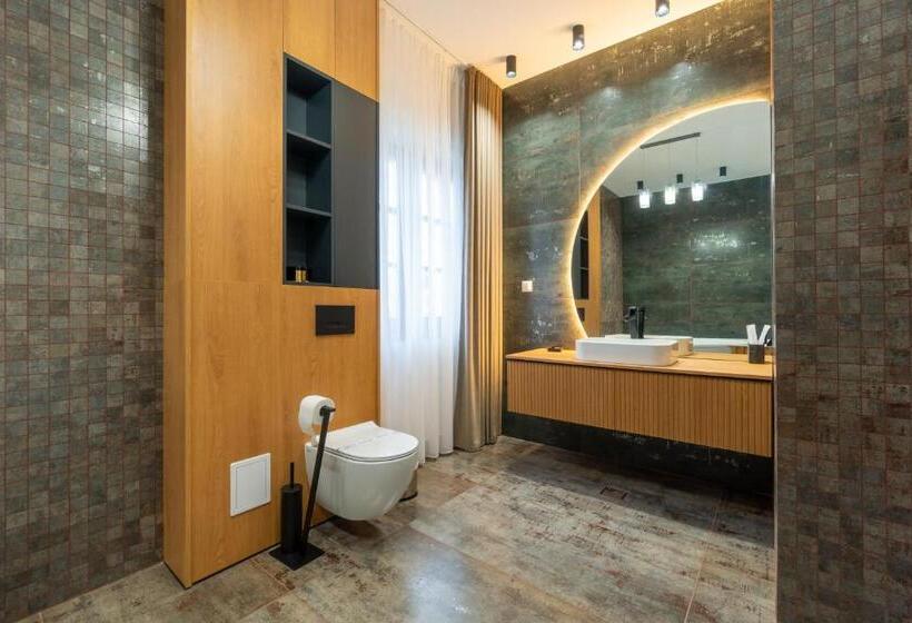 جناح دوبلكس, Wanderer Sighisoara