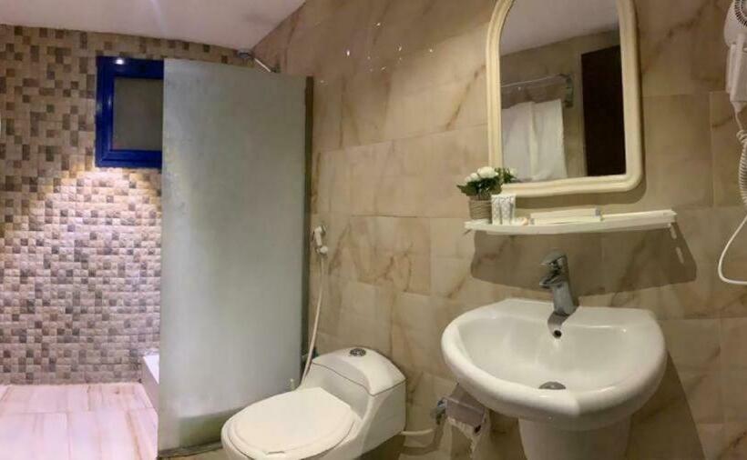 استودیوی استاندارد, فندق البروج