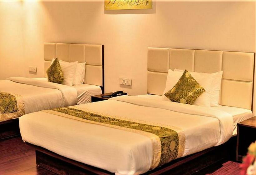 Семейный Номер, Magpie Libing Grand