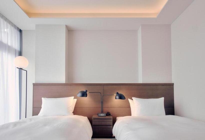 اتاق استاندارد با اتاق نشیمن, Marufukuro