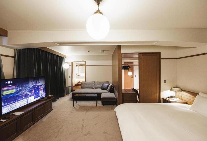 اتاق لوکس با تخت بزرگ, Marufukuro