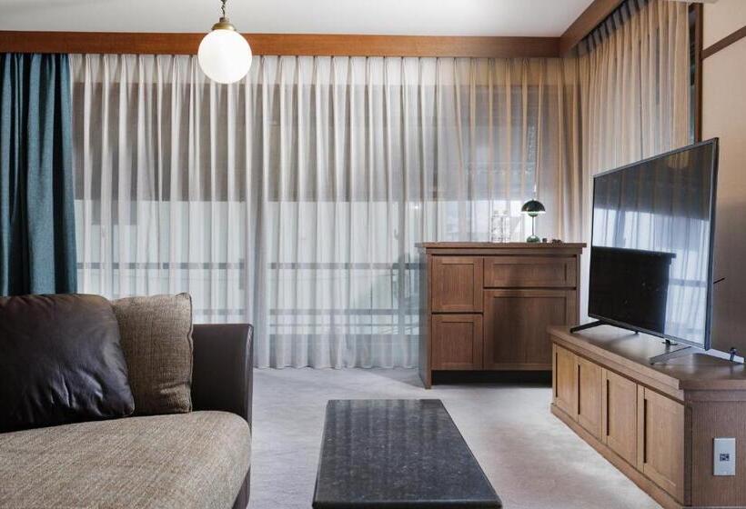 اتاق لوکس با تخت بزرگ, Marufukuro