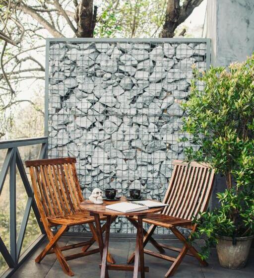 اتاق استاندارد با تخت بزرگ, Novella