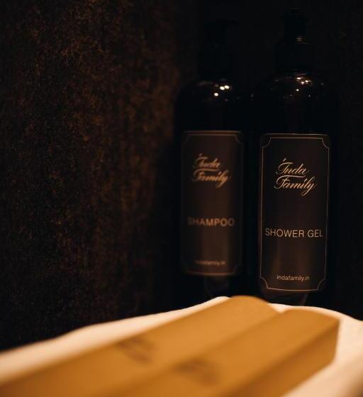 اتاق لوکس با چشمانداز دریا, Novella