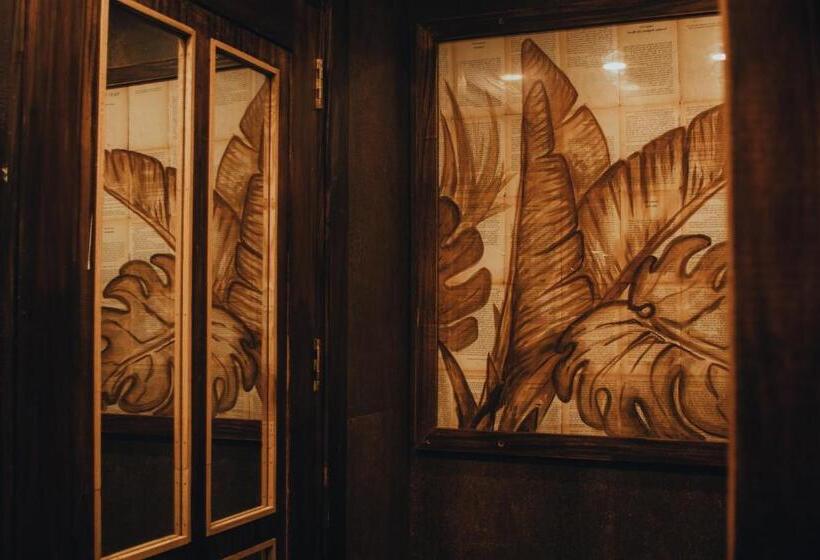 اتاق لوکس با چشمانداز دریا, Novella