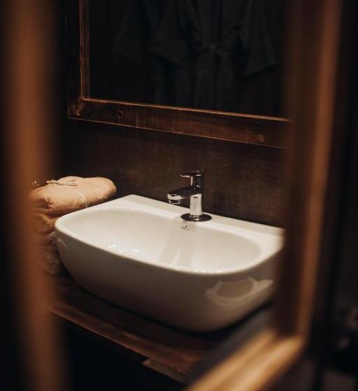 اتاق استاندارد با تخت بزرگ, Novella