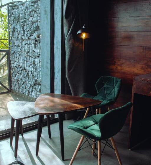 اتاق استاندارد با تخت بزرگ, Novella