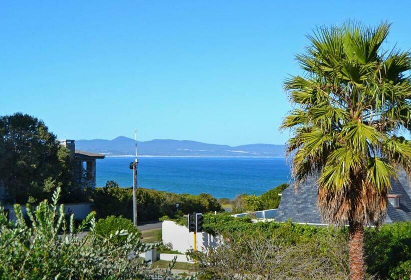 غرفة قياسية مزوَّدة بشُرفة, Chesham House