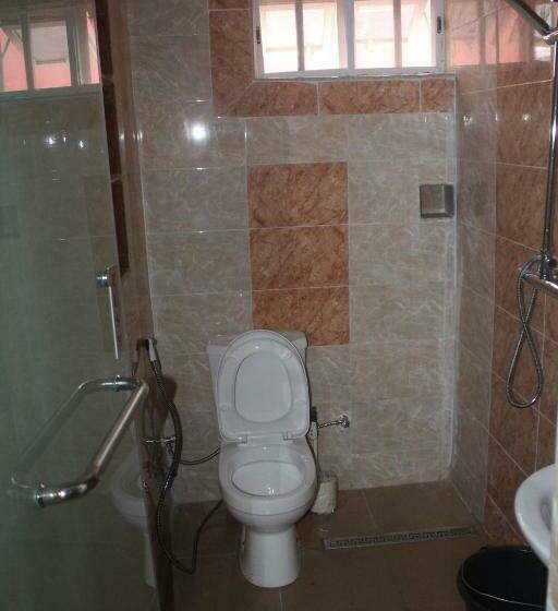 سوییت لوکس, Amazing Grace Hostel And International Serviced Apartments