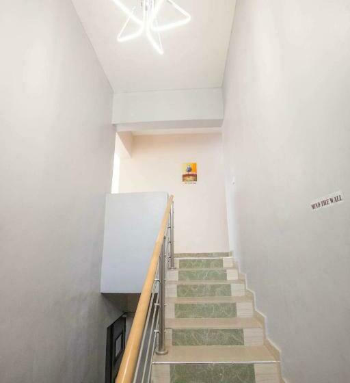 سوییت لوکس, Amazing Grace Hostel And International Serviced Apartments