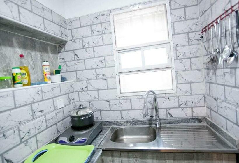 سوییت لوکس, Amazing Grace Hostel And International Serviced Apartments