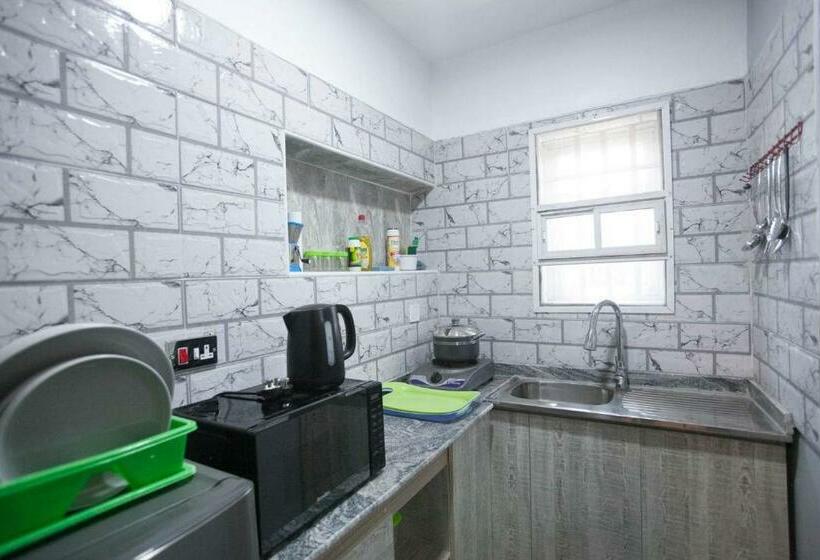 سوییت لوکس, Amazing Grace Hostel And International Serviced Apartments