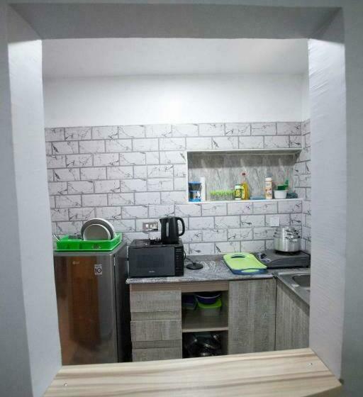 سوییت لوکس, Amazing Grace Hostel And International Serviced Apartments