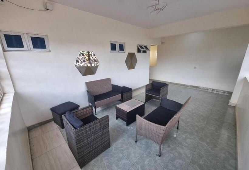 سوییت لوکس, Amazing Grace Hostel And International Serviced Apartments