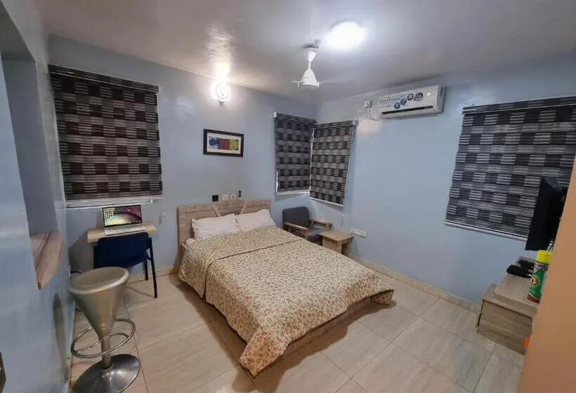 سوییت لوکس, Amazing Grace Hostel And International Serviced Apartments