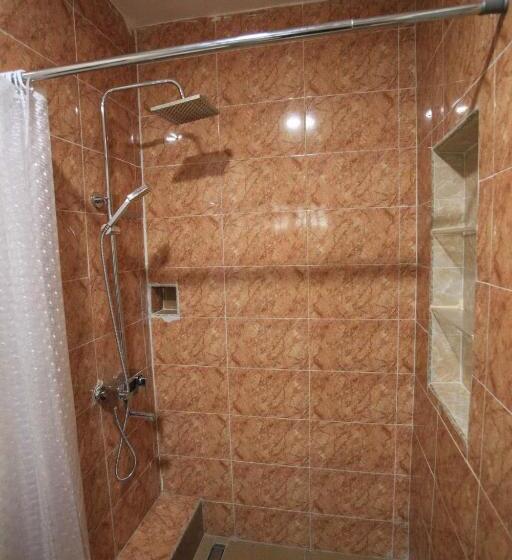 سوییت اجرایی, Amazing Grace Hostel And International Serviced Apartments