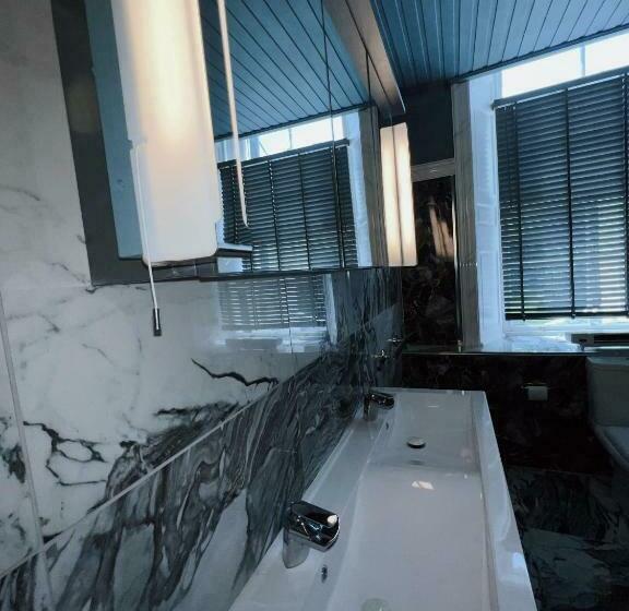 Deluxe Suite Sea View, Ivybank Villa