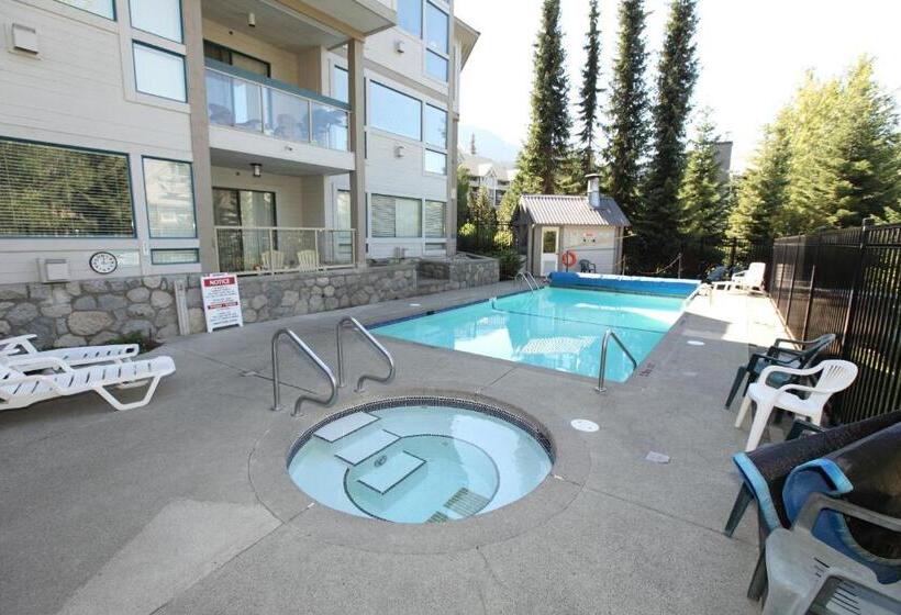 استودیوی استاندارد, Greystone Lodge