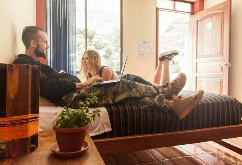 バス共有のスタンダードルーム, Papachos Hostel