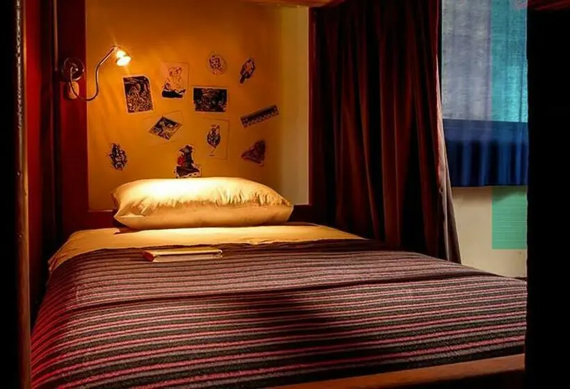 ルームシェアのワンベッド, Papachos Hostel