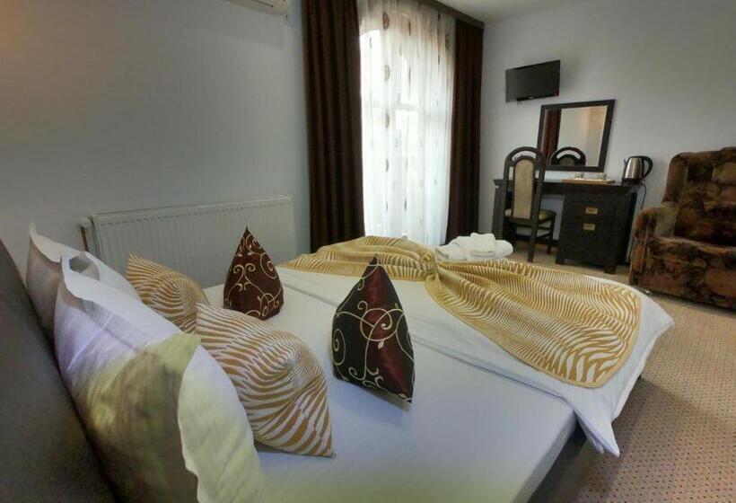 غرفة قياسية سرير كينج, Iris Bucovina