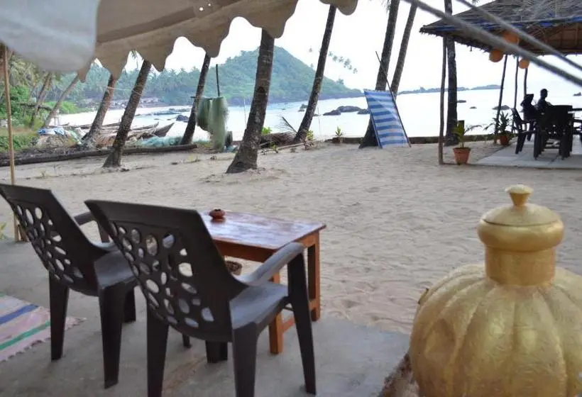 Standard Tent, Cola Beach Sunset Bay