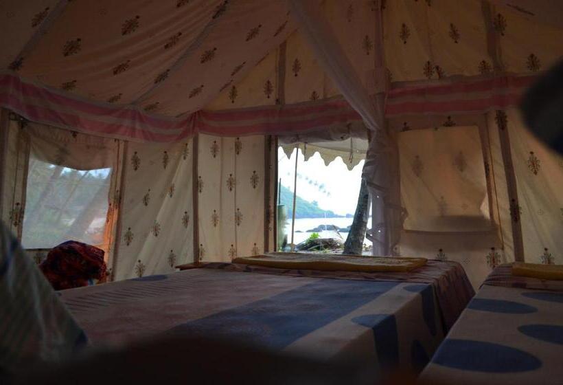 Standard Tent, Cola Beach Sunset Bay