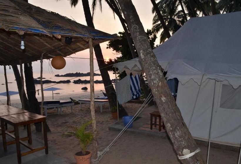 كوخ قياسي, Cola Beach Sunset Bay